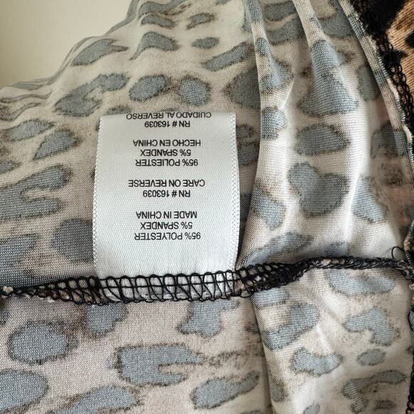 FLT Studio Leopard Print Blouse Women’s Size Small Satin Feel Short Sleeve Top - Picture 6 of 7